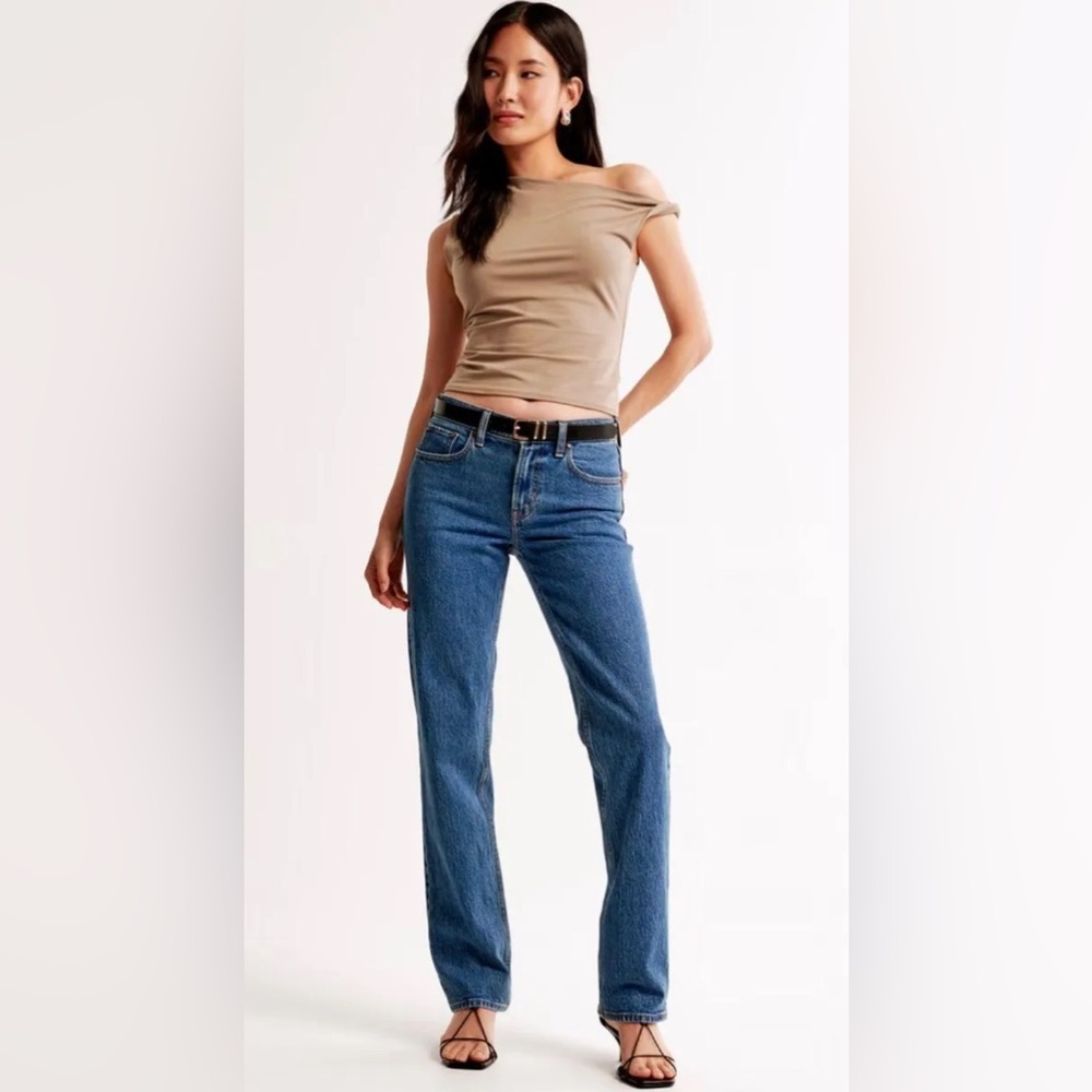 Mid Rise 90’s Straight Jeans